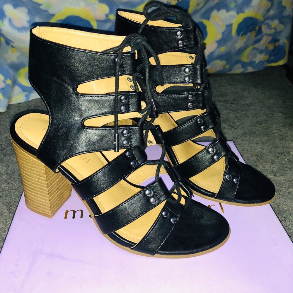 Madden Girl Black Wedges